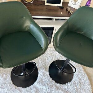 Par de sillas altas de Bar en vinil verde - Estilo moderno